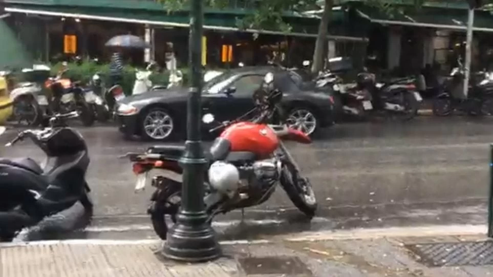Χαλάζι και καταιγίδα τώρα στην Αθήνα (βίντεο)